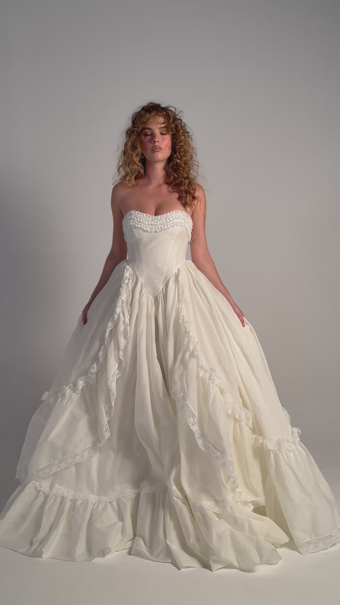 Selkie Strapless Sweetheart Neckline Gown, 5X, Female
