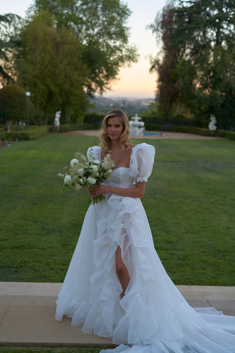 The Ivory in Bloom Bridal Gown 6X / Polyester Organza The Ivory in Bloom Bridal Gown 6X / Polyester Organza
